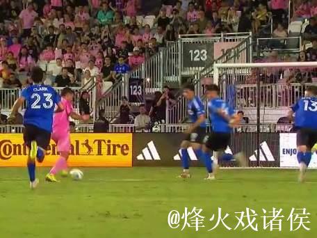 梅西散步不可怕，可怕的是他突然跑了起来！