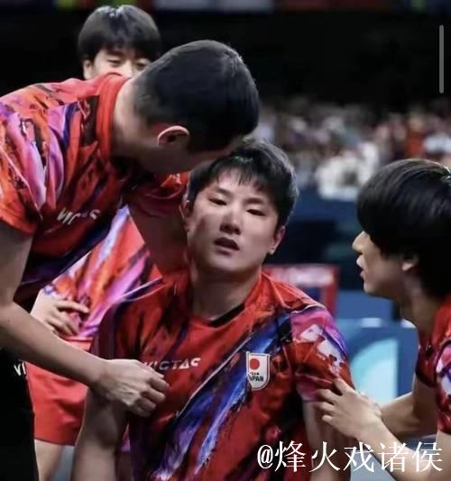 张本智和露出久违笑容!赛后说中文引起球迷欢呼,再次提到樊振东 张本智和露出久违笑容!赛后说中文引起球迷欢呼,再次提到樊振东